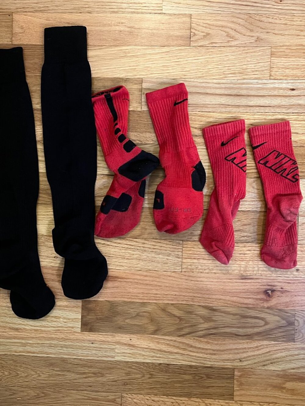 Lot of 3 pairs Men's Small 4-6 Nike Elite Basketball Crew Socks Red Black